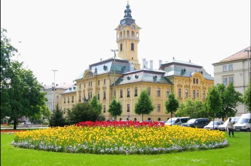 Appartamento Dom Square-Centrum-Free Parking Szeged Esterno foto