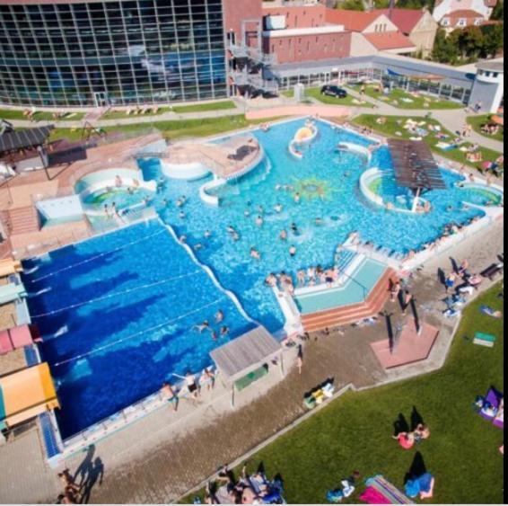 Appartamento Dom Square-Centrum-Free Parking Szeged Esterno foto