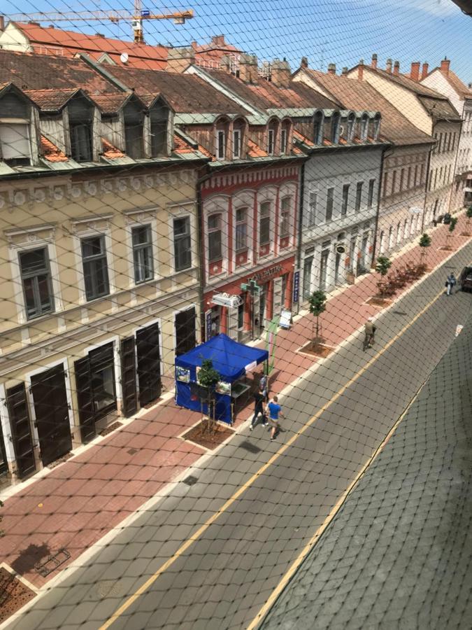 Appartamento Dom Square-Centrum-Free Parking Szeged Esterno foto